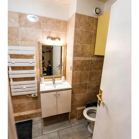 Center 2 Pieces H דירה *
